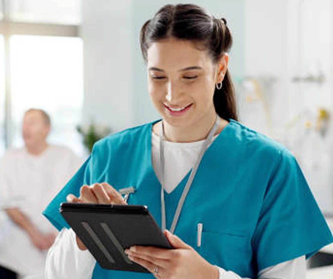 Travel Nurse reading blog on ipda